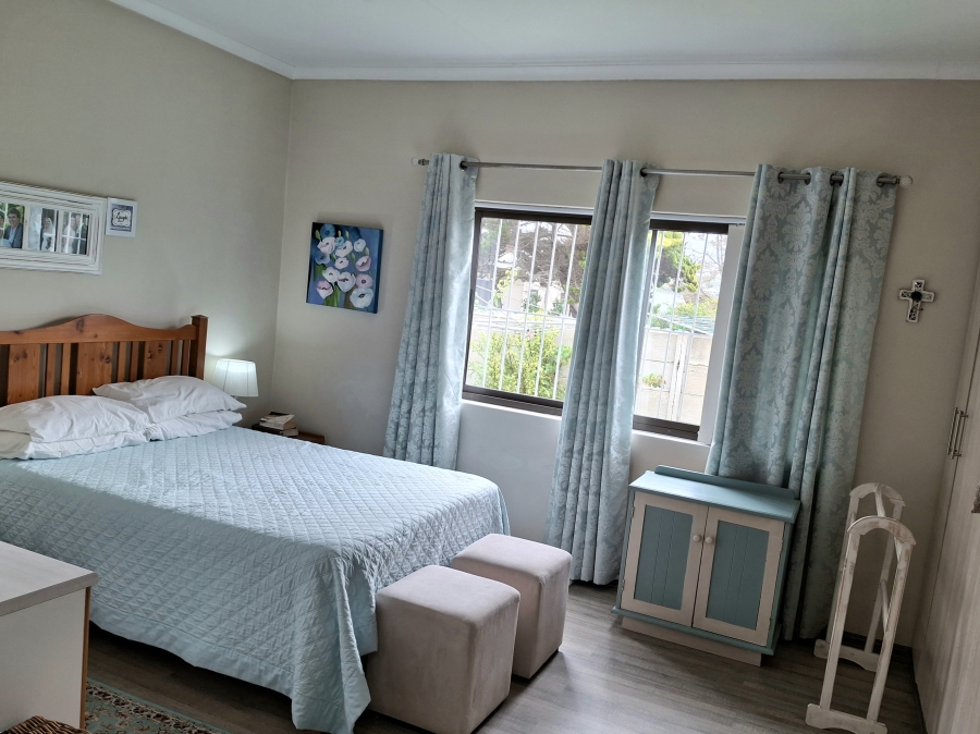 5 Bedroom Property for Sale in Hartenbos Central Western Cape